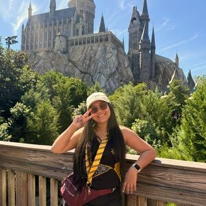 Meet your Posher, Valeria